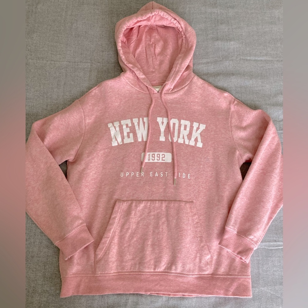 ✨ 5/$15 H&M Women’s New York Hoodie